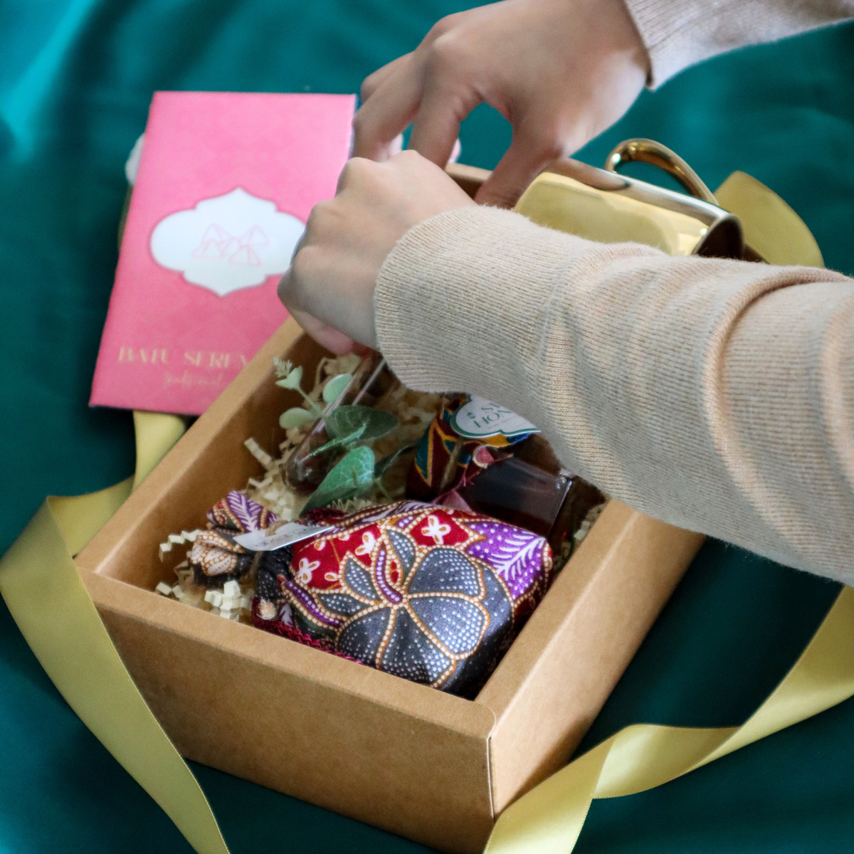 A range of raya-themed items allow customers to mix and match to build their own giftbox for their loved one, friends, families and colleagues, boss and many more to celebrate this raya.